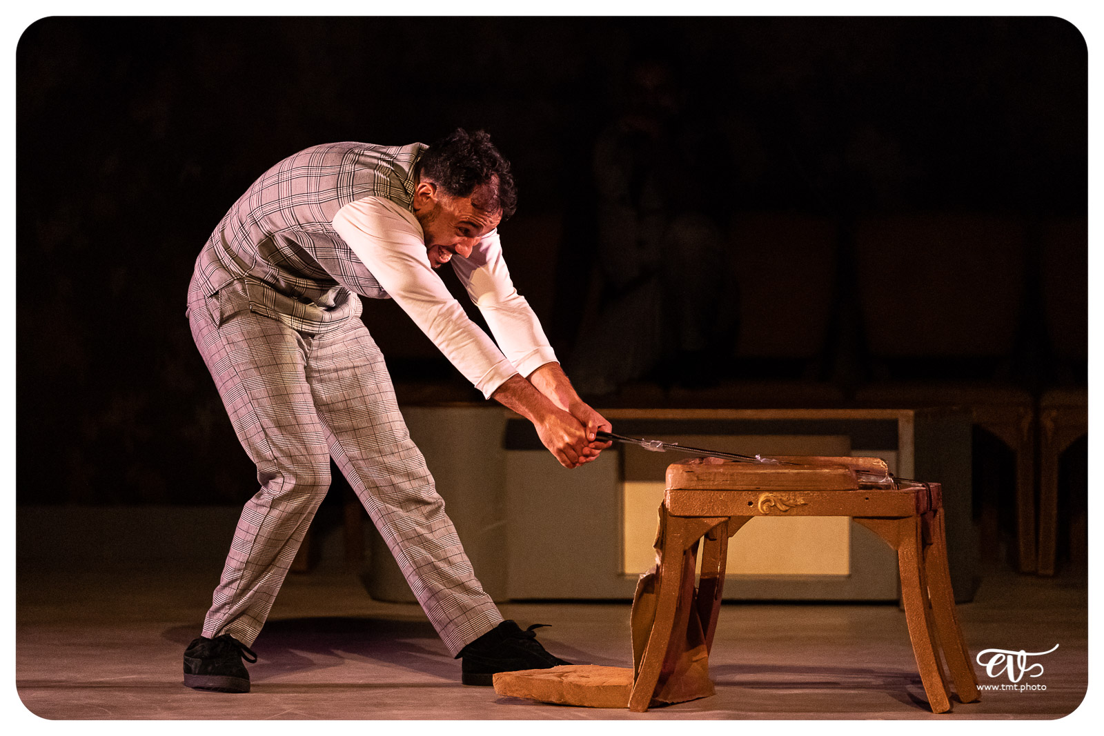 SUR LE FIL (CIE PYRAMID)